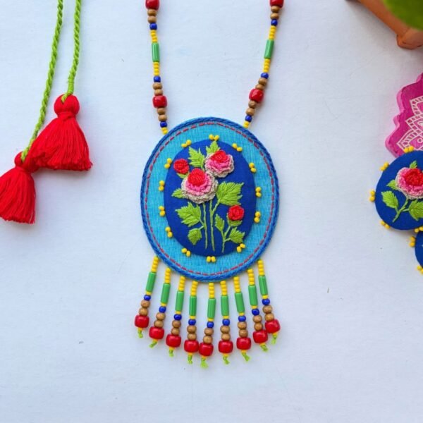 Bloosom long necklace